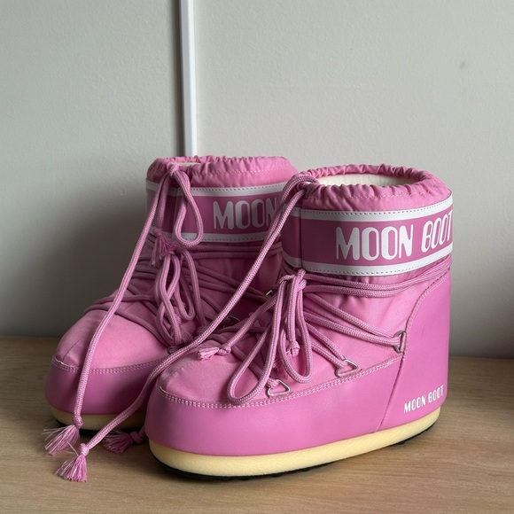 Moon Boot Icon Low 2 Snowboots in Pink - Picture 2 of 7